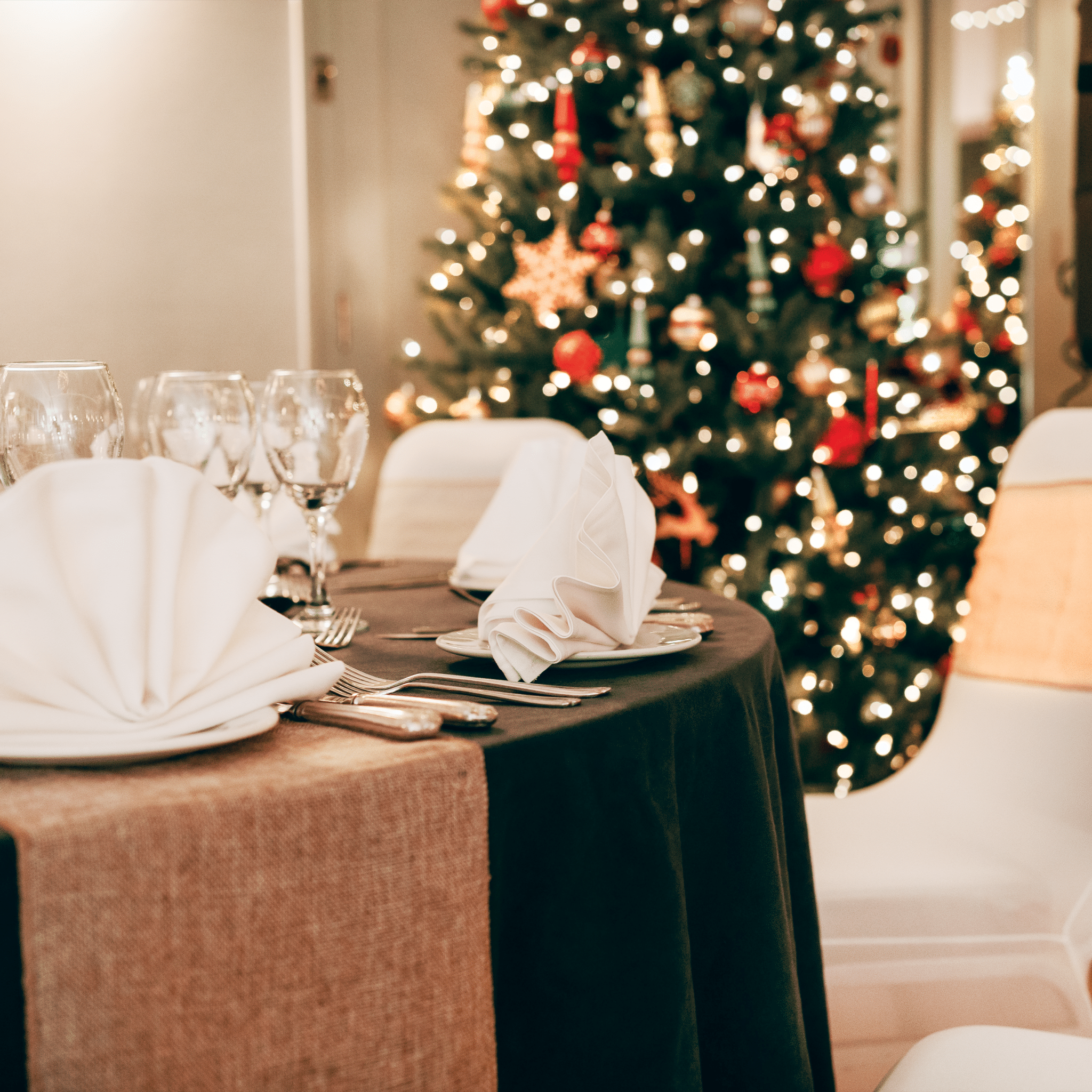 Christmas Dinner table set up