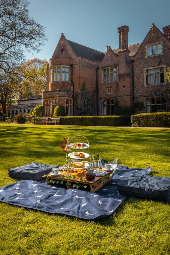 wh picnic afternoon tea 2 min
